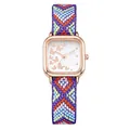 Détail de la montre carrée or rose avec cadran papillon et bracelet tissé coloré - Couleur 6 (Violet/Bleu Clair/Orange/Jaune)