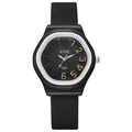 Details einer wasserdichten Quarzuhr mit 3D-Ziffern und Silikonarmband-Struktur - Schwarz
