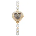Detalle de reloj con forma de corazón con bisel de diamantes y pulsera de perlas - Dorado Negro