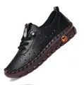 Scarpe casual da donna in finta pelle nera con trafori a stella e suola con zeppa rosso vino - Nero Traforato (Cucito)