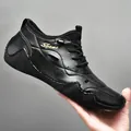 Scarpa casual nera da uomo in pelle martellata con suola in gomma a forma di onda - EU 38 / Nero