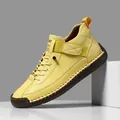 Bottes d'extérieur jaunes en cuir pour hommes avec coutures main et semelle robuste - 36 / Jaune