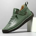Bottes d'extérieur en cuir vert olive faites main avec coutures et semelles gomme - 36 / Vert