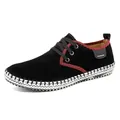 Casual herensneakers van zwart nubuck met rode accenten en decoratieve stiksels - EU 38 / Zwart