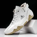 Weiße High-Top-Freizeitschuhe für Herren mit khakifarbener Gummisohle und Lederfinish - Weiß