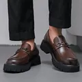 Ανδρικά σκούρα καφέ loafers με πλατφόρμα από ματ δέρμα και vintage μεταλλική αγκράφα - EU 38 / Καφέ