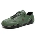 Zapato casual de cuero verde oliva con emblema rojo y suela de goma negra dentada - Verde (F8010)