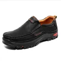 Ανδρικά υπαίθρια δερμάτινα παπούτσια slip-on σε μαύρο χρώμα με σόλα από καουτσούκ - EU 38 / Μαύρο