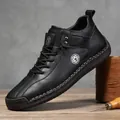 Handgefertigte schwarze Leder-Freizeitschuhe für Herren mit Sternlogo und Handnähten - 38 / Schwarz