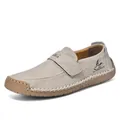 Dettaglio cuciture a mano e suola in gomma su mocassini in pelle scamosciata beige - Beige (2522)