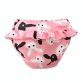 Detailansicht der rosa Baby-Schwimmwindel mit Rüschen und Hasen-Prints - 2XL / Unterteile / Rosa Hase mit langen Ohren