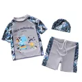 Détail du maillot de bain 3 pièces pour enfants avec motif dinosaure et imprimé géométrique bleu - Dinosaure Feuille Bleu Gris