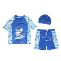 Gedetailleerd overzicht van haaienbadpakset voor jongens met top, broek en zwemmuts - L (90-100cm, 26-32) / Set / P20BW-92 Zeegolf