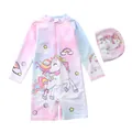 Dettaglio del costume da bagno unicorno a maniche lunghe per bambina con cuffia abbinata - L / Cielo Stellato (D2340-3BW)