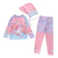 Vlakke weergave van 3-delig meisjesbadpak met eenhoornprint, lange mouwen en een zonnehoed - 2XL / Roze-Paarse Eenhoorn (D2815-4YT Veelkleurig)