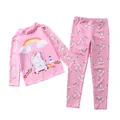 Détail du maillot de bain rose à manches longues pour filles avec licornes - 2XL / Style Balançoire Arc-en-ciel Rose Vif