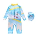 Detail van blauw kinderzwempak met ijsbeerprint en ingebouwde drijfvlakken voor veiligheid - Skiënde IJsbeer (D2390-17MZ)