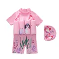 Detail van roze meisjes zwempak met drijfvermogen en bijpassende muts met cartoonprint - L / Snoep Kindertijd Roze