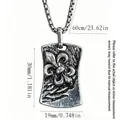 Vintage-Edelstahl-Halskette mit quadratischem Anhänger, Lilienrelief und Maßen - Silber