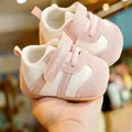 Scarpe da neonato rosa e bianche con suola morbida antiscivolo e cinturino velcro - EU 18 / Rosa