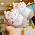Scarpe primi passi rosa con panda e chiusura a strappo, suola in gomma morbida - Taglia 17 (Lunghezza Interna 12 cm) / Rosa