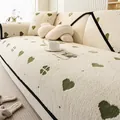 Dicker Plüsch-Sofaüberzug aus beige Teddyvlies mit grünen Herz- und Kleeblattmustern - 70cmx70cm / Grün