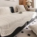 Cuscino per divano in ciniglia beige con motivo a spina di pesce e bordi ondulati - Velluto Bianco Semplice / 70x70cm