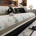 Beiges Sofa-Kissen aus Chenille mit blauer Rentier-Stickerei und rutschfester Unterseite - 70x70 / Glückshirsch - Weiß