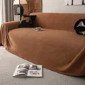 Dicke Sofaüberwurf aus karamellfarbenem Bouclé-Plüsch mit warmer Vlies-Textur - Orange