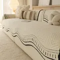 Funda de sofá de felpa crema felpa con acolchado de ondas negras y acabado de textura suave - 70*70cm / Onda Negra