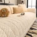 Copridivano in peluche bianco crema con motivo trapuntato e frange con pompon decorativi - 70*70cm / Bianco