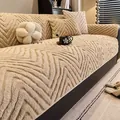 Copridivano in peluche beige spesso con trama a onde e cuscino abbinato su divano scuro - 70*70cm / Marrone