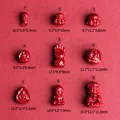 Nove ciondoli testa di Buddha in cinabro rosso con dimensioni dettagliate in mm - Buddha Maitreya (Stile 2) / Rosso Cinabro