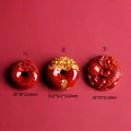 Trois tailles de pendentifs Pingan Kou en cinabre avec gravures et détails dorés - Style Pi Xiu (Style 1) / Rouge