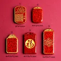 Set di cinque ciondoli in cinnabro rosso con carattere Fu e incisioni di loto - Stile Sutra del Cuore Loto / Rosso