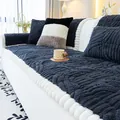 Copridivano jacquard blu scuro spesso con bordo a pompon e morbida consistenza trapuntata - 70x70cm / grigio scuro