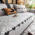 Copridivano grigio spesso con trama a griglia e fiocchi neri in stile moderno - Modello 70-70 / Grigio