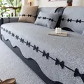 Cuscino divano in ciniglia bianco sporco con ricamo a fiocco nero e bordo a onde - 70*70cm / Grigio