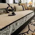 Copridivano in ciniglia beige con bordi in pizzo nero e trama di tessuto spessa - 70x70cm / Cachi