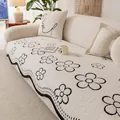 Cuscino divano in peluche bianco sporco con stampa floreale nera e bordi ondulati - Stile Piccolo / Motivo Fiori di Ciliegio - Nero