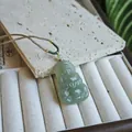 Pendentif Bouddha en jade vert clair avec cordon tressé marron et perles dorées - Collier Guanyin Jade Hetian avec Corde Simple