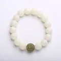 Handgemaakte Bodhi-zaden armband met witte kralen en een groen gesneden bedelkraal - Hetian Jade Kylin Stijl