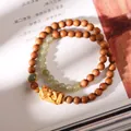 Détails de perles de bois de santal avec jade Hetian et un pendentif sculpté - Jade de Hetian (Bois de Santal Barbie)