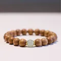 Bracciale in legno di sandalo Mysore 8mm con perle di giada Hetian e accenti dorati - Stile Legno di Sandalo Vecchio Con Perla di Giada Ciano