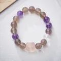 Detailansicht eines Naturachat-Perlenarmbands mit geschnitztem violettem Fluorit-Löwen-Charm - 10mm Perle / Mehrfarbig (Achat Amethyst Fluorit Quarz)