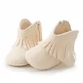 Detail of beige baby fringe boots featuring a side zipper closure and soft suede material - 11cm (0-6 Months) / Beige