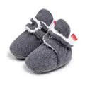Warm dark grey baby walking shoes with white faux fur lining and plush texture - 12cm / Dark Gray