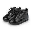 Schwarze Lackleder-Babyschuhe im Brogue-Stil mit Schnürung und rutschfester Sohle - Größe 3 (12,7cm) / Spiegel Schwarz
