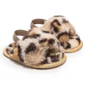 Detalle de sandalias para bebé de piel sintética con estampado de leopardo y elástico - 13cm (12-18 Meses) / Estilo Leopardo Caqui (2225)