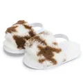 Detalle de pantuflas de felpa para bebé con estampado de vaca y correa elástica - 13cm (12-18 Meses) / Estampado de Vaca Caqui (2226)